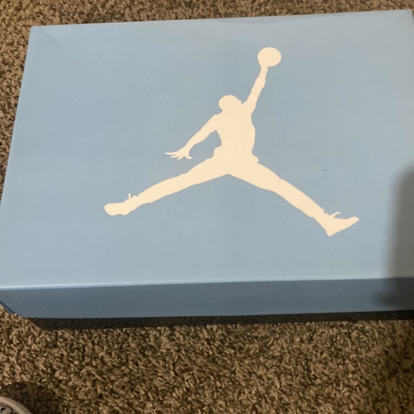 UNC Jordan 3 2020 - Picture 2 of 4